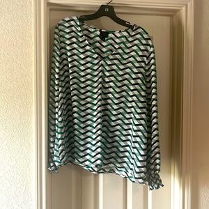 Women’s Large lounge sleeve blouse